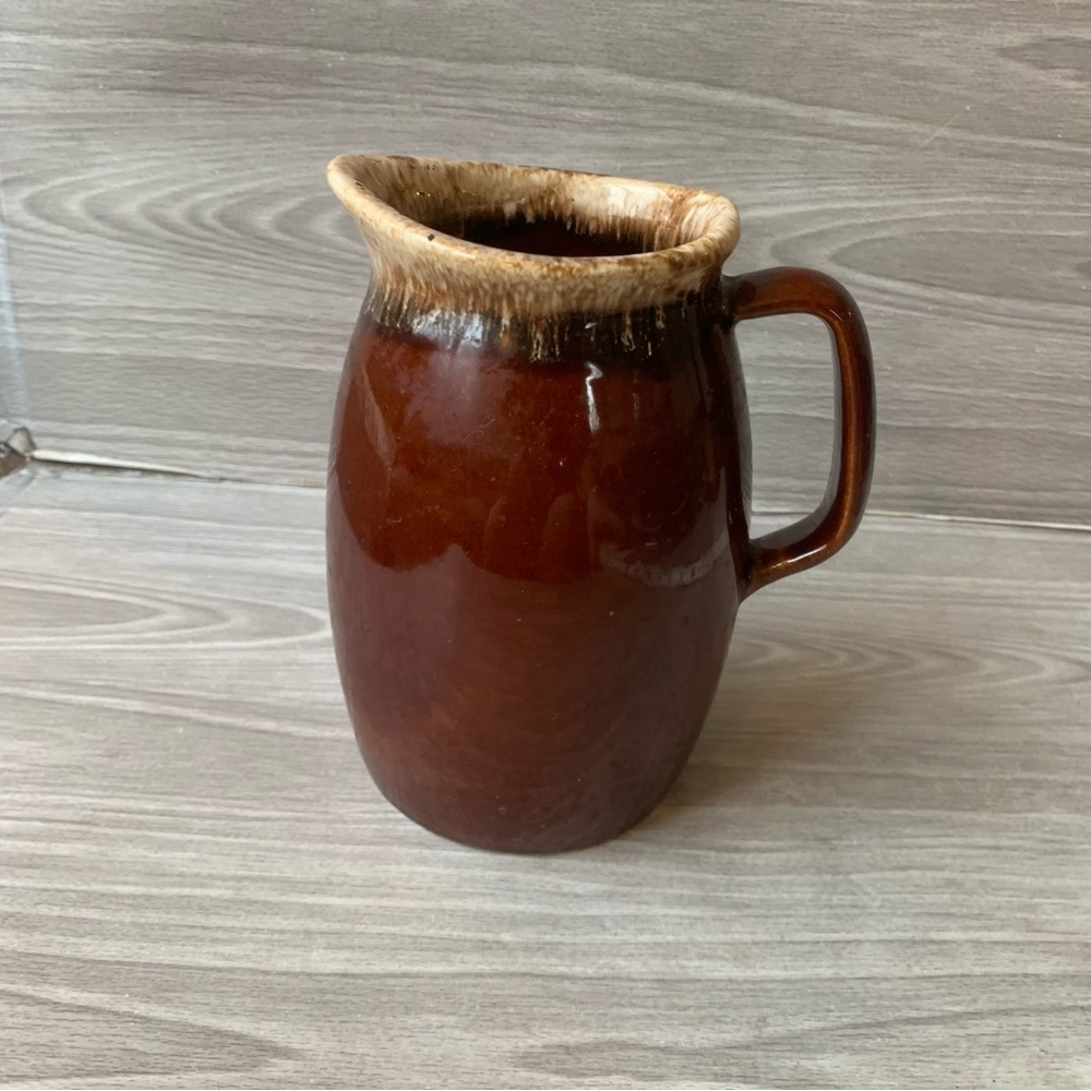 Vintage HULL Pottery Brown Drip Pitcher 7” Oven Proof USA NICE!.

Good conditio